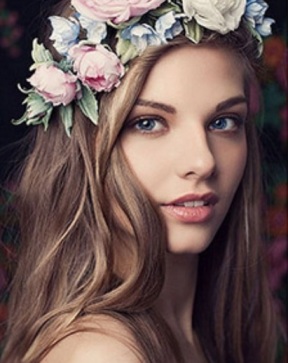 Следы твои бы целовал...