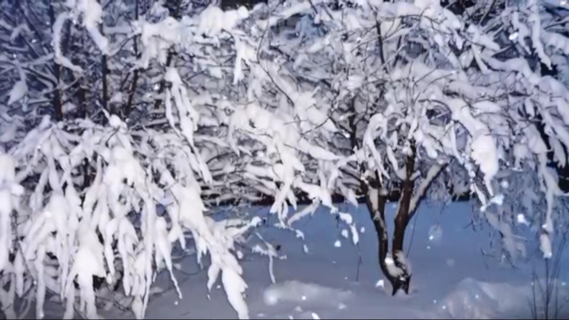 Искрится снег