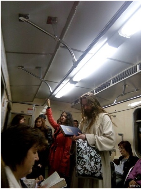 А в это время в метро...
