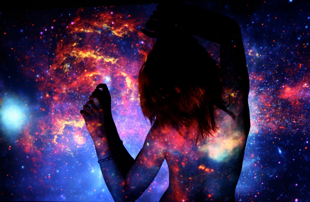 Проявленная вселенная. Космическая женщина. Девушка космос. Девушка Вселенная. Внутренняя Вселенная.