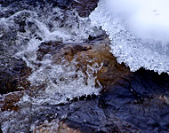 Под простынкой белого снежка