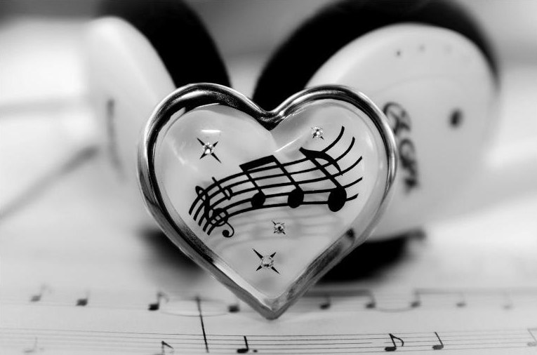 Красивая музыка люблю люблю люблю. Музыкальные картинки. Музыкальное сердечко. Музыка любви. Мелодия сердца.