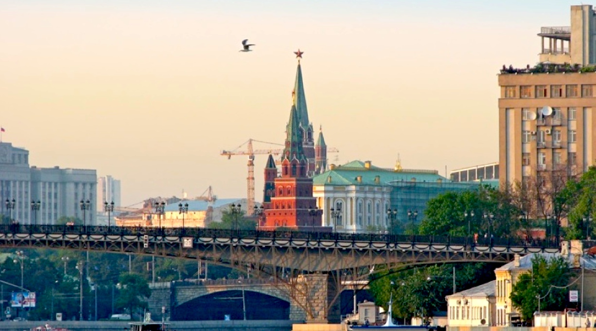 Москва набережная теплоход