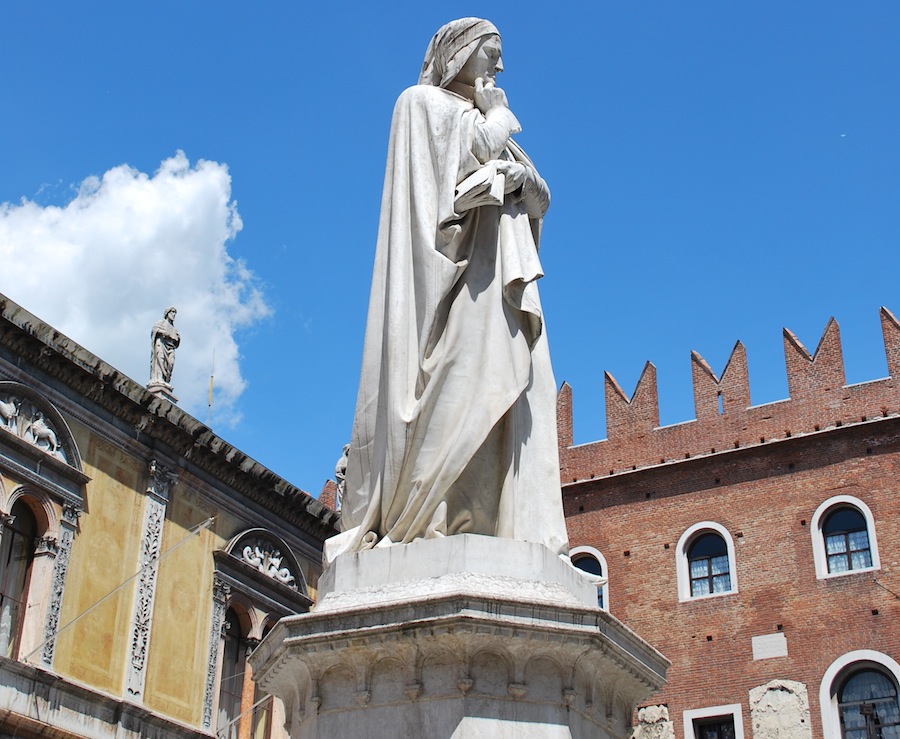 Флоренция данте. Памятник Данте в Вероне. Статуи Данте Алигьери в Вероне. Италия Флоренция памятник Данте Алигьери. Равенна Италия памятник Данте Алигьери.