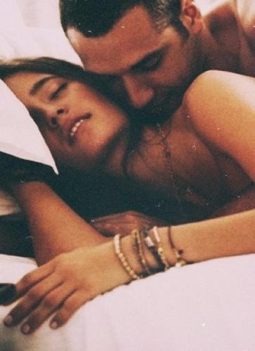 Застынет поцелуй на ласковых губах