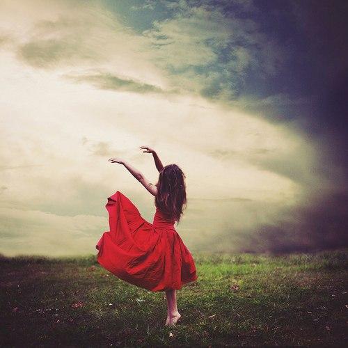 За рекою широкою