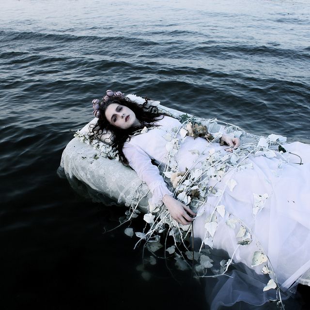 Смиренье не сумев стяжать...