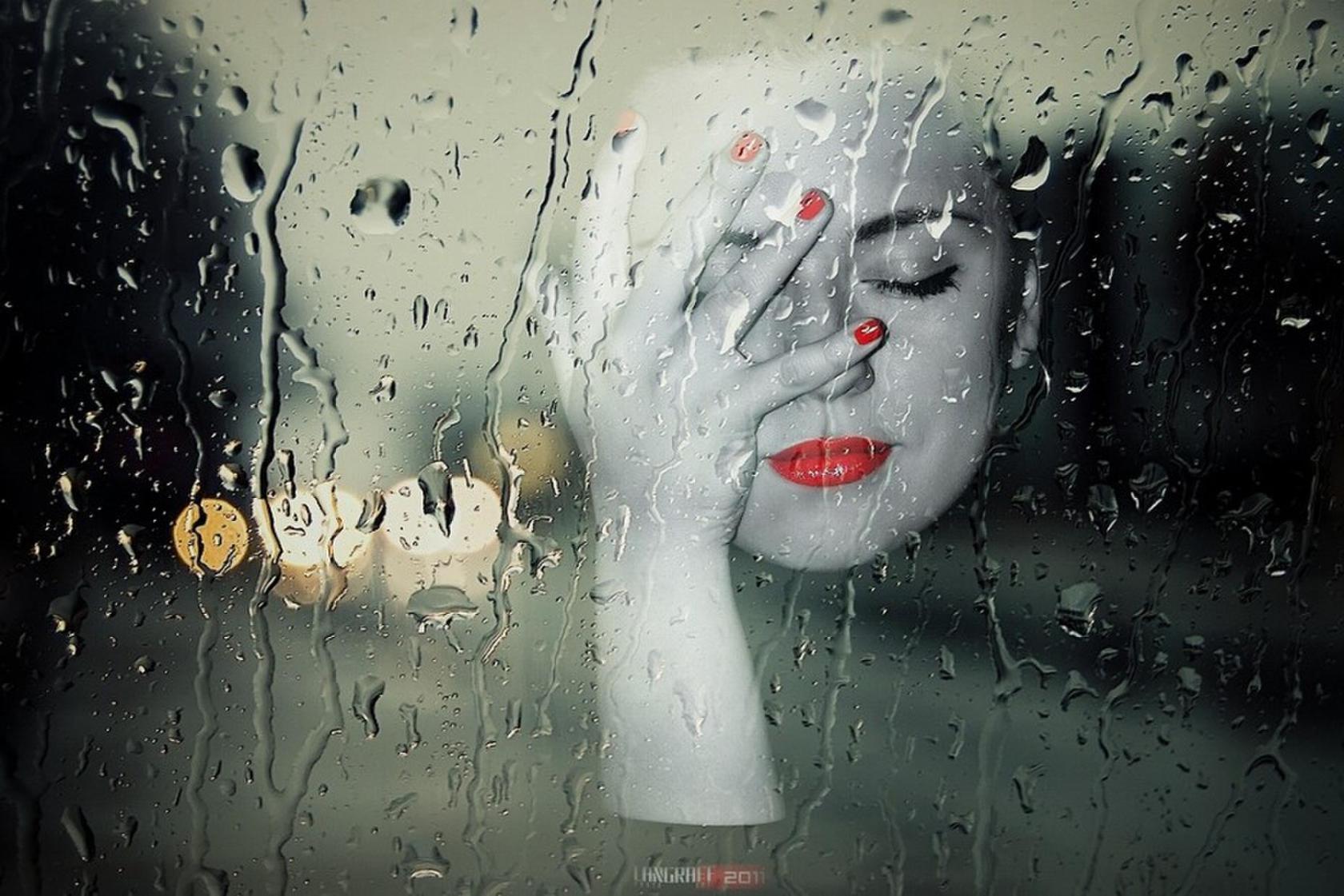 Jazzdauren идут дожди смывая печаль. Девушка за окном дождь. Девушка за мокрым стеклом. Девушка дождь грусть. Дождь плачет.