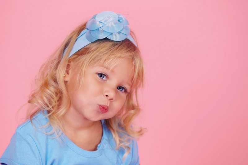 Родители с младенцем. Маленькие дети новорожденные. Семья с четырьмя детьми. Маленькие дети. 3 года девочке.