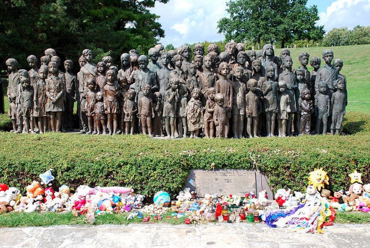 Где погибло много детей. Памятник 82 детям, убитым нацистами в Лидице. Мемориал в Лидице. Чехословакия мемориал Лидице. Памятник в поселке Лидице Чехия.