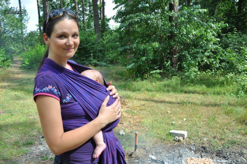 Мама дочь усыпляла в саду