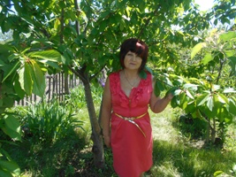 Стою, задумавшись в саду