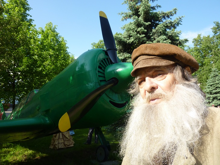 Красной Армии поможем!