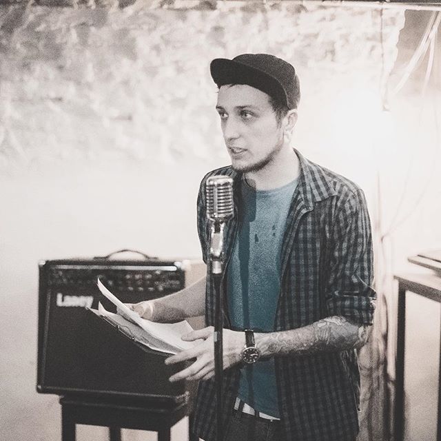 Можно трахаться на стойке сидя