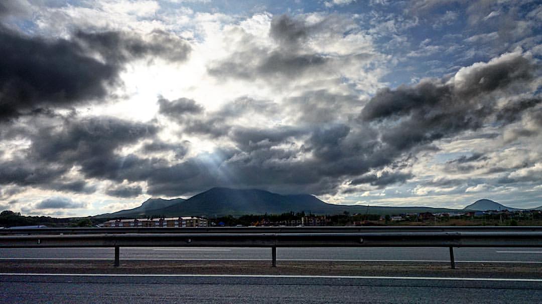 Небо умылось лазурью