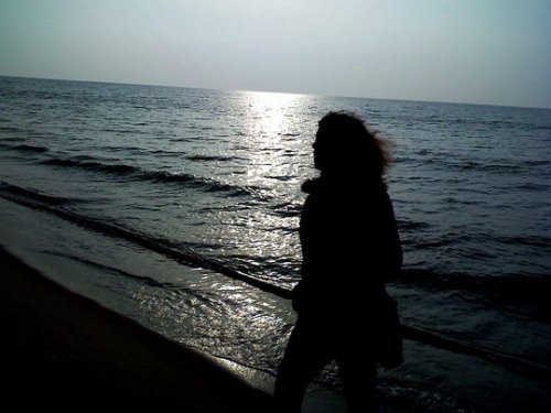 Набегает спокойно волна