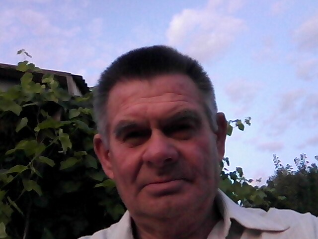 1312 Автошарж. 23. 06. 16г (Юрий Рябов 3) / Стихи.ру