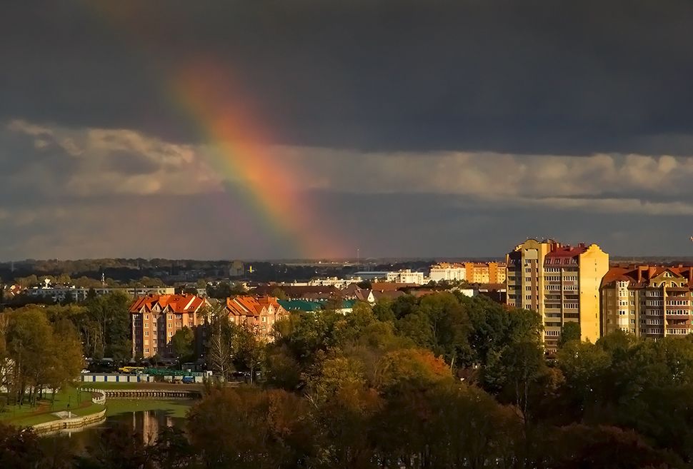 Экспромт на фото - городок наш невелик..