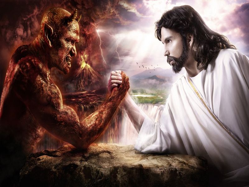 бог и дьявол играют в карты на