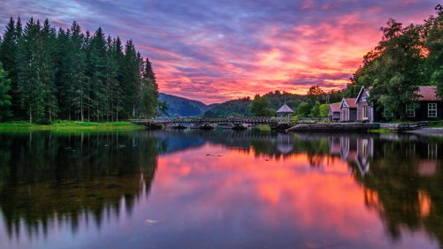 Зоренька встаёт над рекой