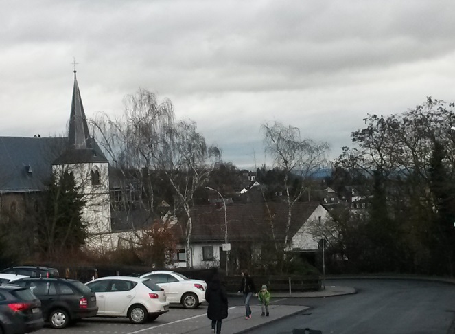 По улице спустился я