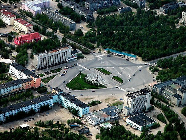 Мончегорск площадь революции