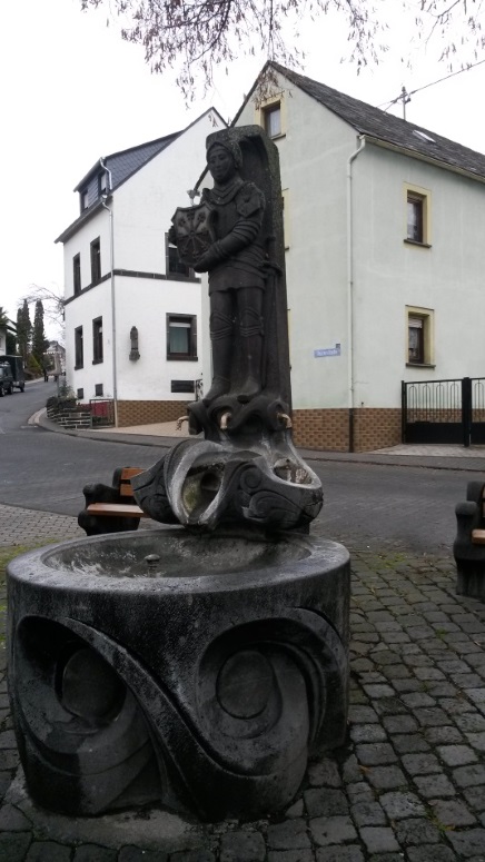 Фонтан навеял думы мне