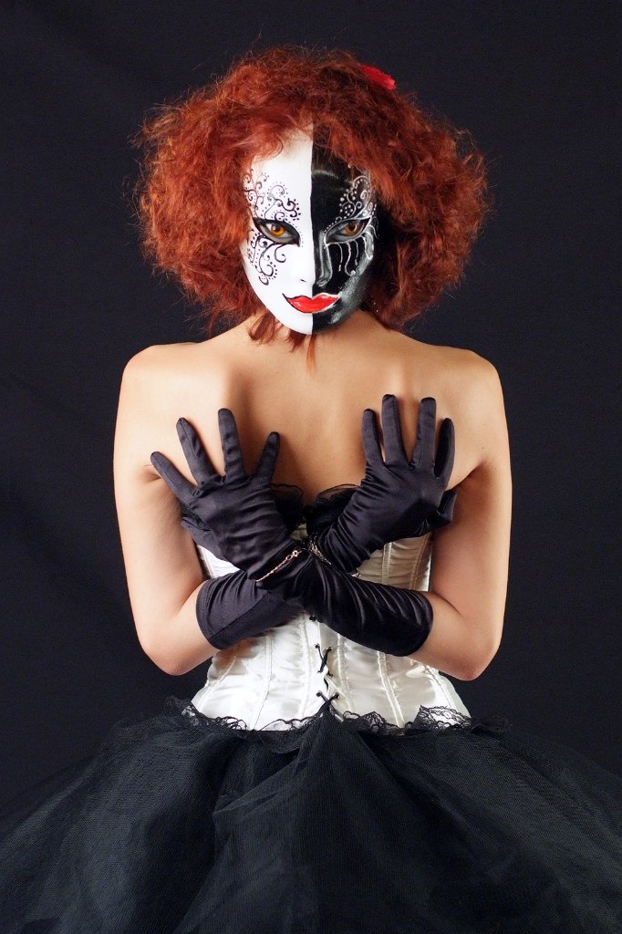 Два лика скромности