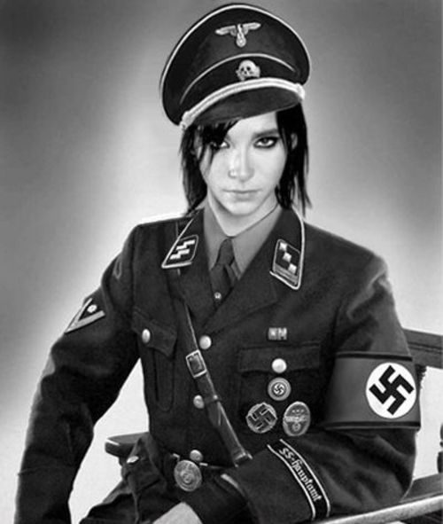 Фашистская женщина. Девушки в немецкой форме. Женщина в форме СС. Женщина в нацистской форме СС. Девушки в эсэсовской форме.
