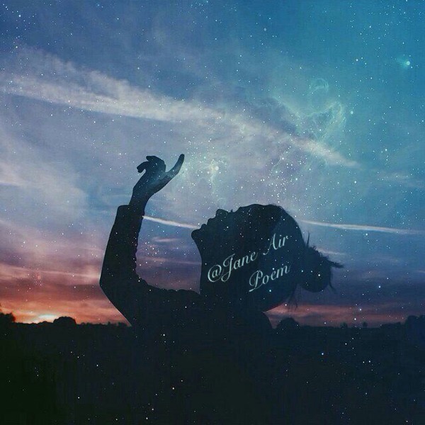 В ночном небе оттенка тьмы