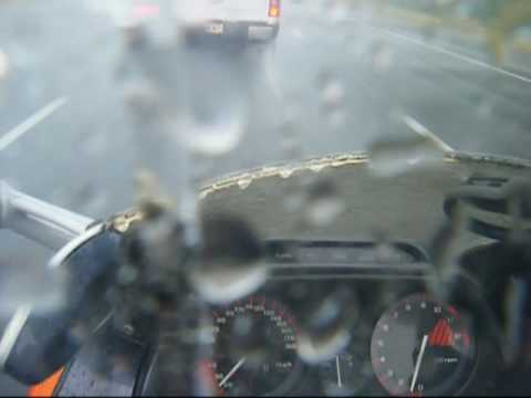 И неистовый дождь пожирает Москву