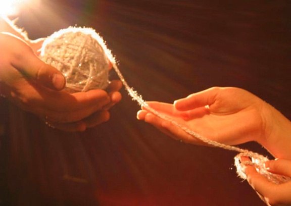 По ладони судьба наша вьётся!