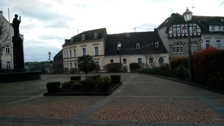 Ограда из базальта. Поворот...