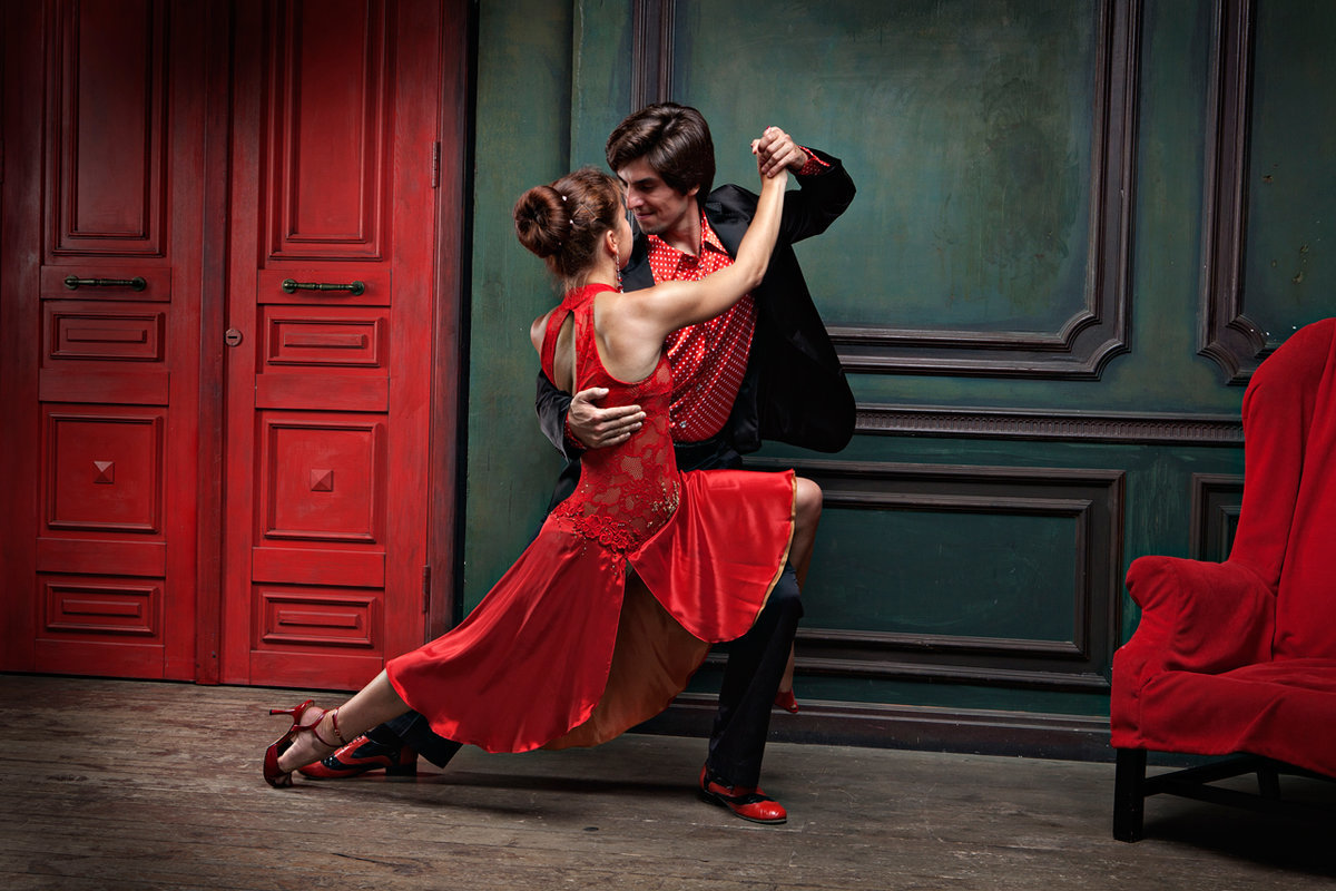 Пляшем танго кто поет. Аргентинский танцор танго Карлос Гарида. Аргентина танец танго. Танго Эсценарио.