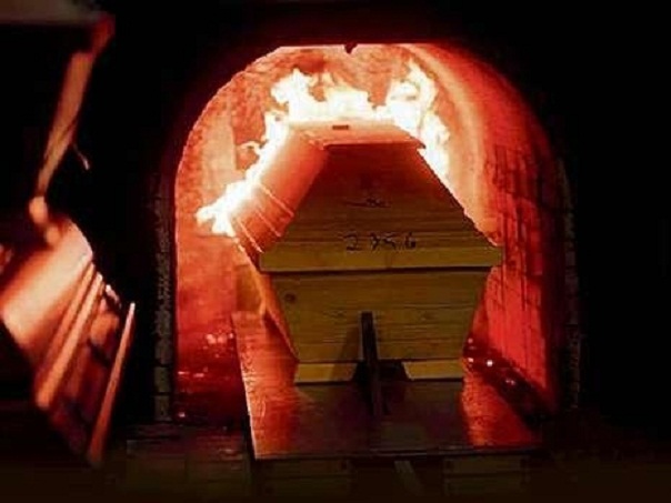 Немцев я жгу в крематорной печи!