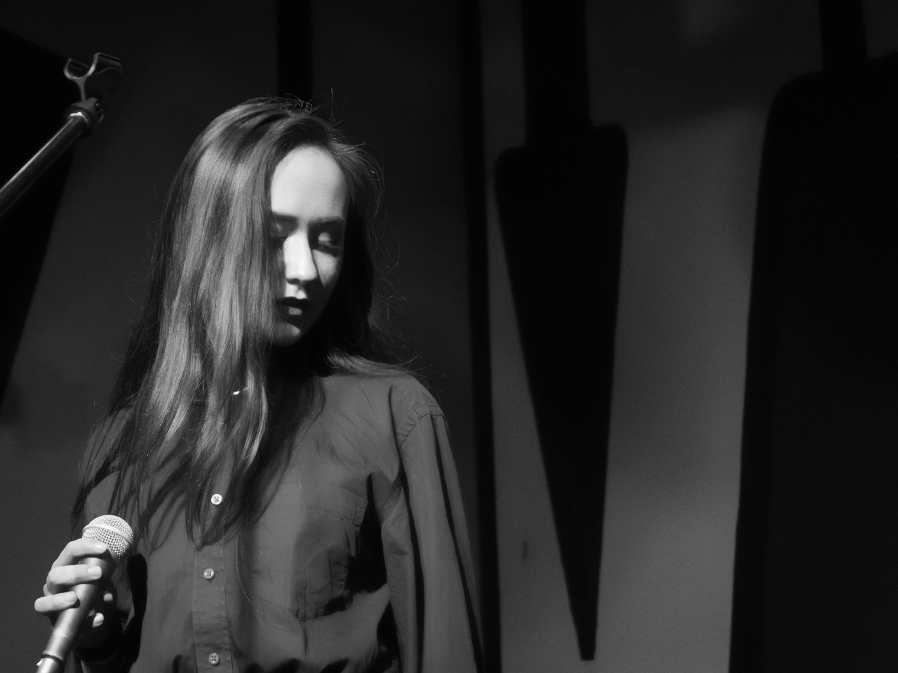 никак и только