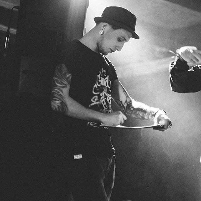 И пусть за окном жара