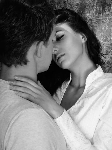 Приложи свою руку к моему сердцу и скажи