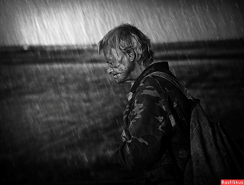 А ветер встречный дует мне в лицо