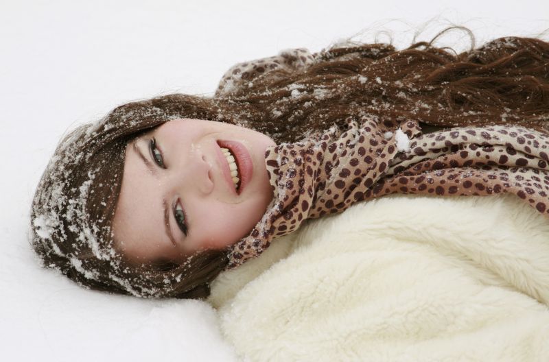 женщина-зима. тающий снег на твоих ресницах. душевная зима. снежинки на ресницах таяли. зимние ресницы.