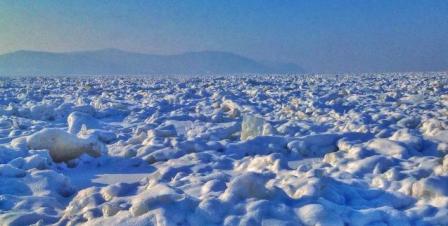 На Амуре синий лёд