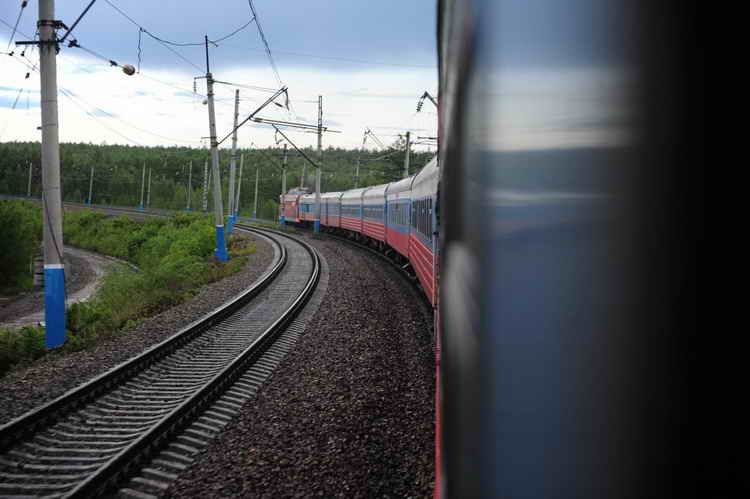 А колёса стучат в перестук...