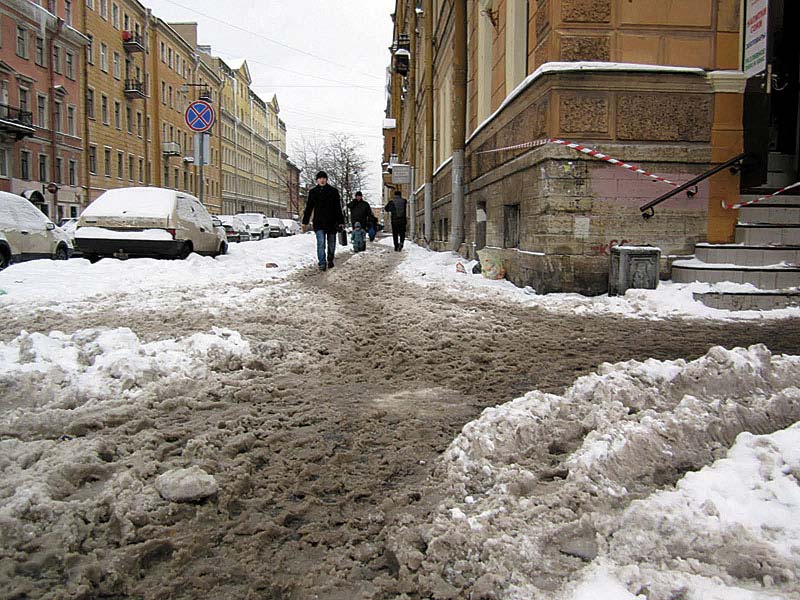 Снег на улицах москвы