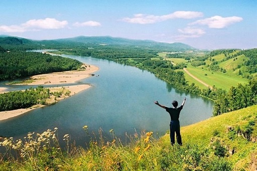 Огромен смысл в слове Родина