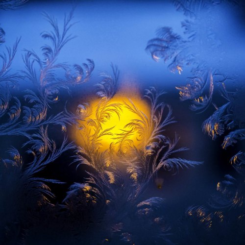 Льну к твоему оконцу