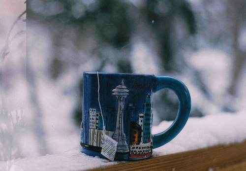 Не согреешь холодных рук...