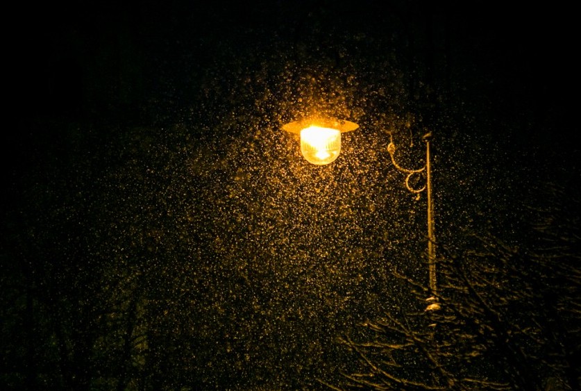 снег на балконе