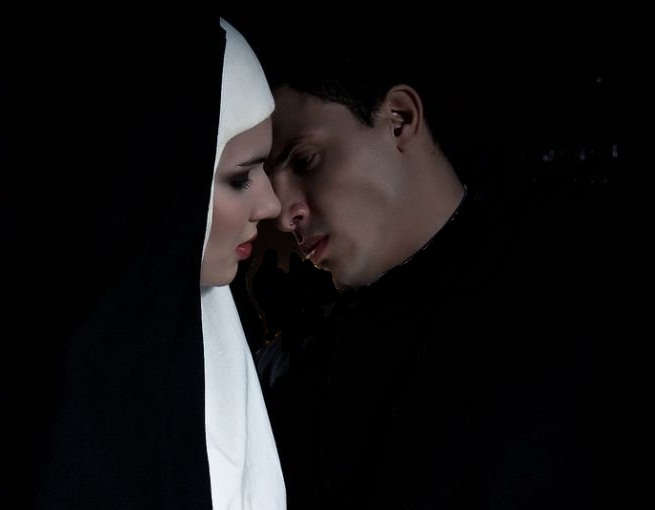 Разум Мечту - словно кошка, лизал...