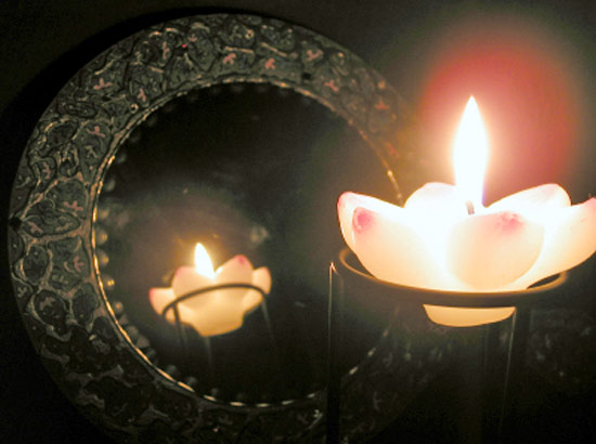 В темноте зеркальной