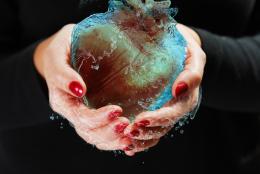 В кусочке льда застыло сердце